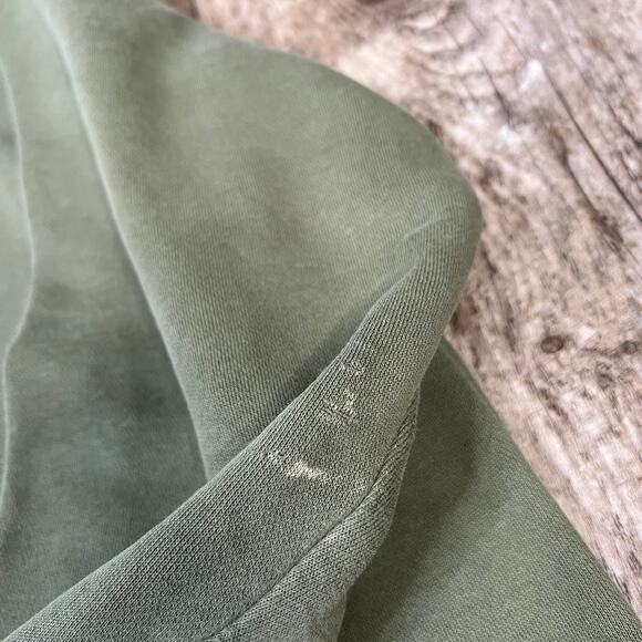 IZOD Distressed Crewneck Sweatshirt Green Size Medium - Picture 7 of 7